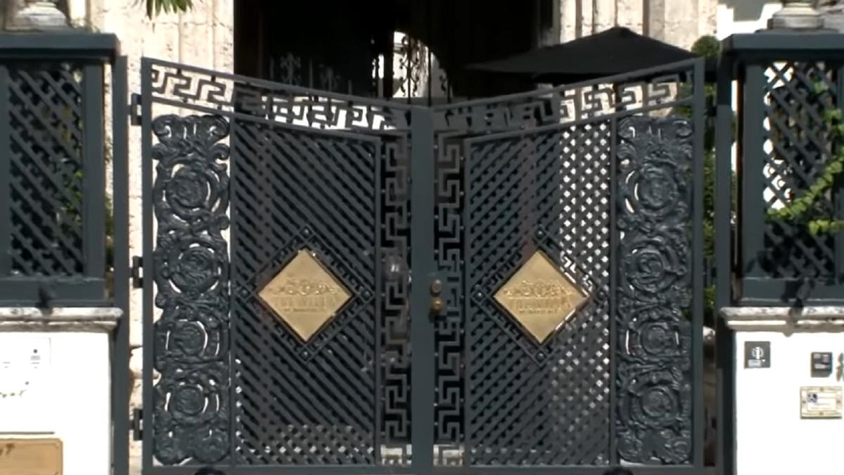 doua-cadavre--gasite-in-fosta-vila-a-lui-versace--in-ziua-cand-se-implinesc-20-de-ani-de-la-asasinarea-celebrului-designer