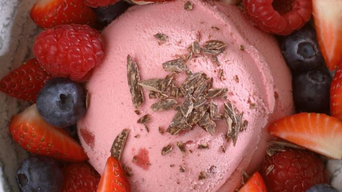 inghetata-din-fructe--se-prepara-in-doua-minute-si-doar-170-de-calorii-un-desert-senzational--recomandat-in-zilele-de-vara