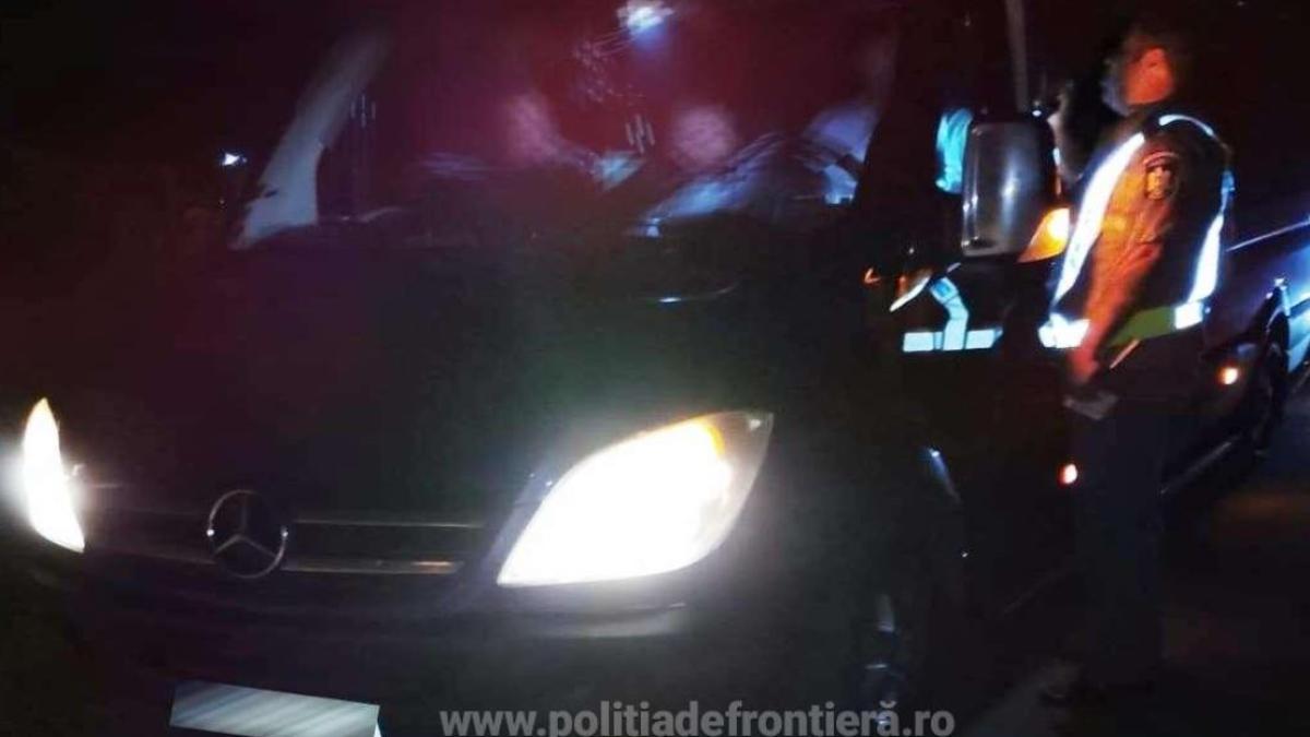 doi-soferi-s-au-ales-cu-dosare-penale--dupa-ce-unul-din-ei-a-imprumutat-microbuzul-colegului