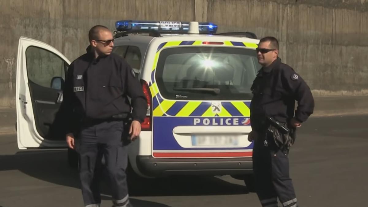 franta--un-roman-se-zbate-intre-viata-si-moarte-dupa-ce-a-fost-prins-intr-un-carambol-cu-cinci-masini