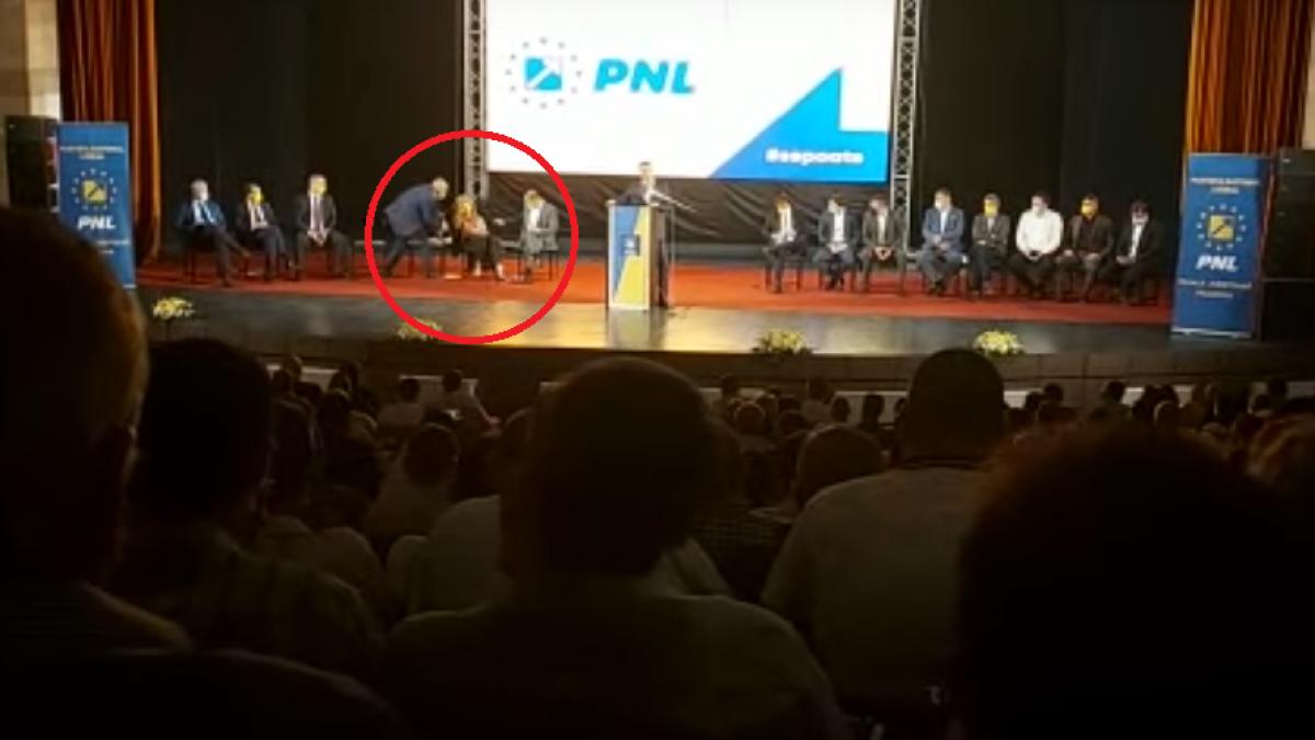 roberta-anastase-scaun-rupt-pe-scena-capt-vid