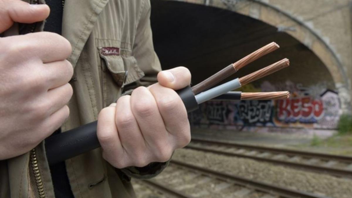 franta--roman--dat-de-gol-de-camerele-de-supraveghere--cum-fura-cupru--magistratii-l-au-trimis-la-inchisoare