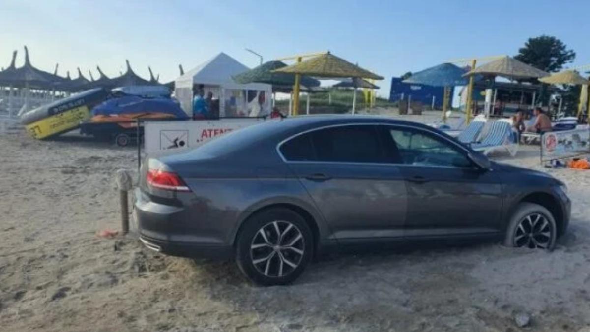 smecher-masina-pe-plaja-saturn