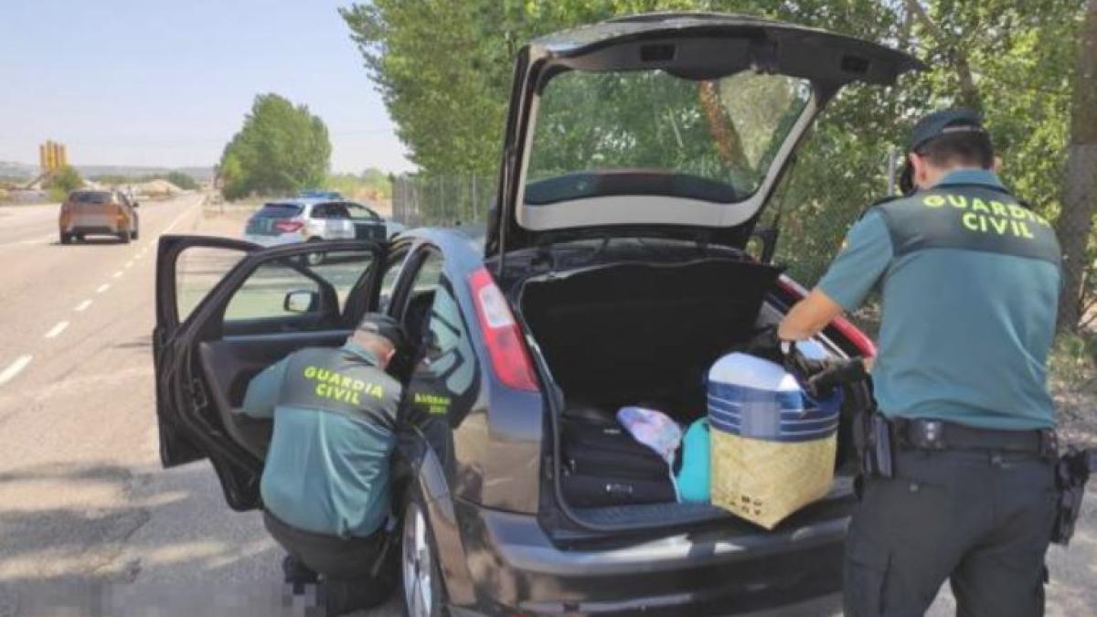 spania--metoda-imbratisarea--face-noi-victime--doi-romani-au-sustras-lantisoare--o-cruce-si-o-medalie-de-aur