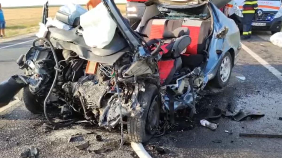 trei-persoane--printre-care-un-adolescent--au-murit--autoturism--spulberat-de-un-tir-in-olt-sursa---youtube-ionut-jifcu