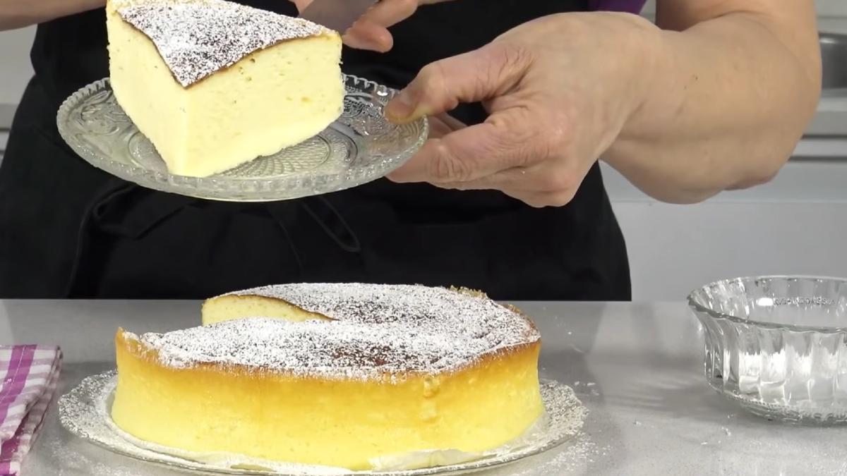 tort-pufos-in-stil-japonez-din-doar-3-ingrediente--o-prajitura-atat-de-cremoasa-incat-veti-crede-ca-muscati-dintr-o-bucata-de-nor