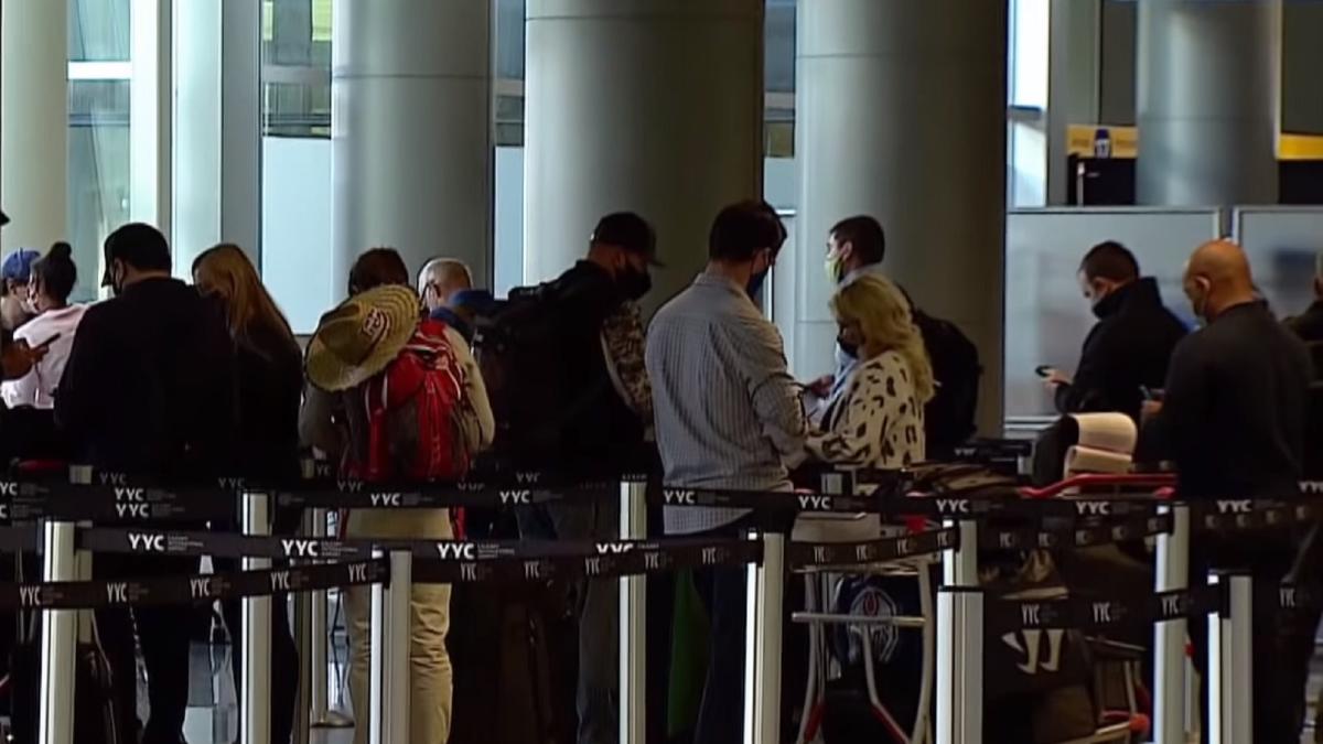 italia--zeci-de-romani--blocati-pe-aeroportul-din-bergamo--prc-e2prc-80prc-9ene-au-tratat-cu-o-nesimtire-totala--ca-pe-ultimii-oameniprc-e2prc-80prc-9d