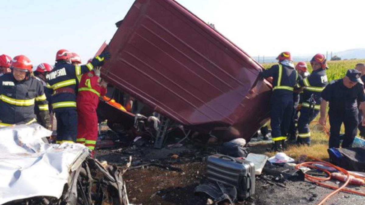 familii-de-romani--distruse-din-imprudenta-unui-sofer--cine-i-vinovat-de-producerea-accidentului-cu-sapte-morti-de-pe-e85