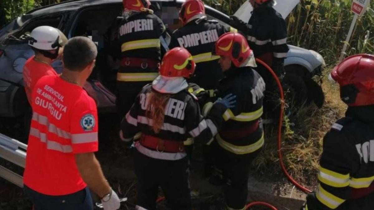 accident-intre-un-autoturism-si-un-tir--trei-victime-au-ajuns-la-spital--traficul-rutier-este-blocat-pe-ambele-sensuri-pe-dn-5-sursa-isu-giurgiu