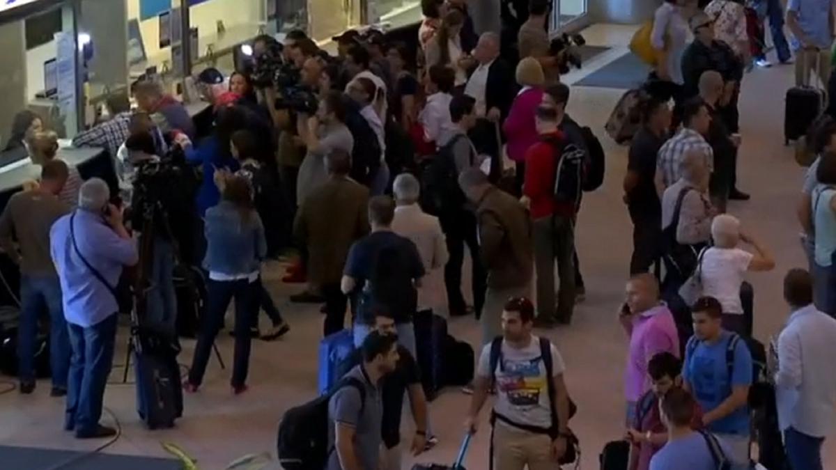 sute-de-romani--afectati-dupa-ce-doua-avioane-s-au-defectat-pe-otopeni--zboruri-intarziate