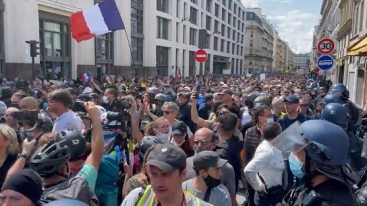 proteste-masive-in-franta--impotriva-obligativitatii-certificatului-verde-in-locurile-publice---video