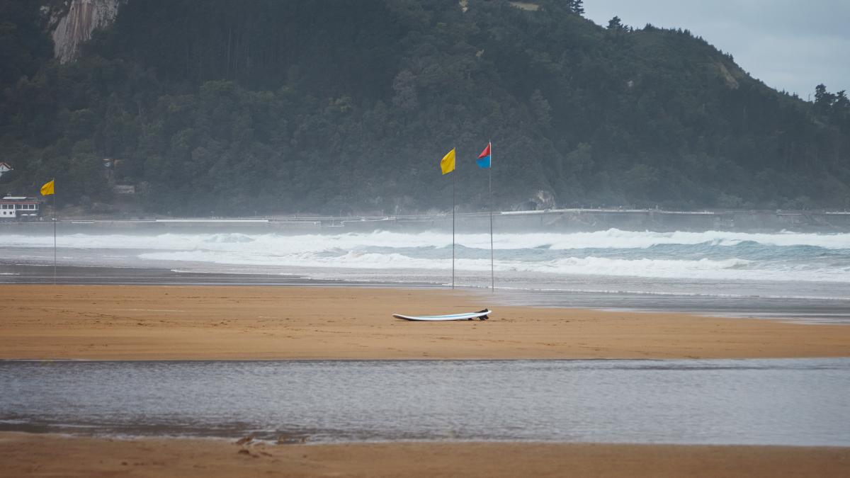 italia--doi-copii-romani--luati-de-curenti--in-mare--micutii-tipau-din-toate-puterile-la-50-metri-de-tarm