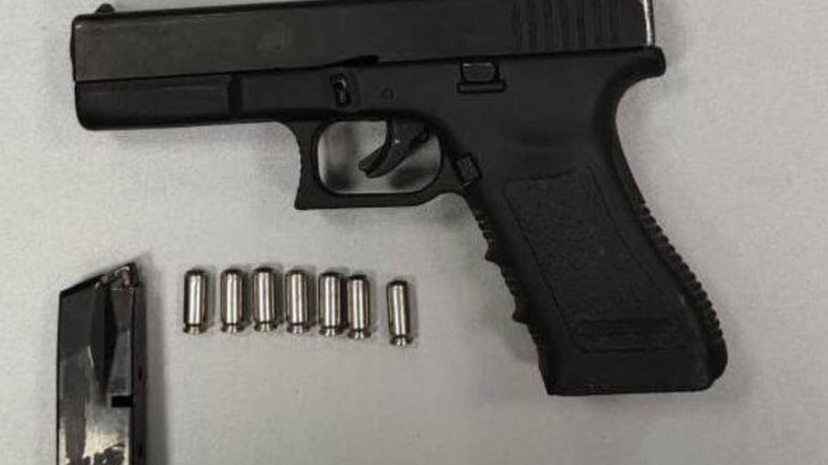 italia--un-roman-a-atacat--cu-o-arma--doi-politisti-din-genova