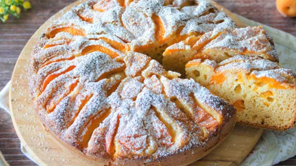 prajitura-cu-caise-si-iaurt