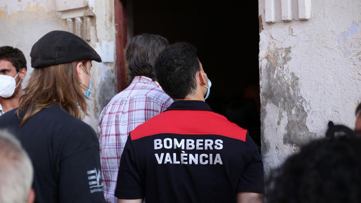 spania--zeci-de-romani-refuza-sa-plece-dintr-o-cladire-pe-cale-sa-se-prabuseasca-prc-e2prc-80prc-9ecainii-sunt-tratati-mai-bine-decat-noi--nu-stiu-unde-sa-ma-ducprc-e2prc-80prc-9c