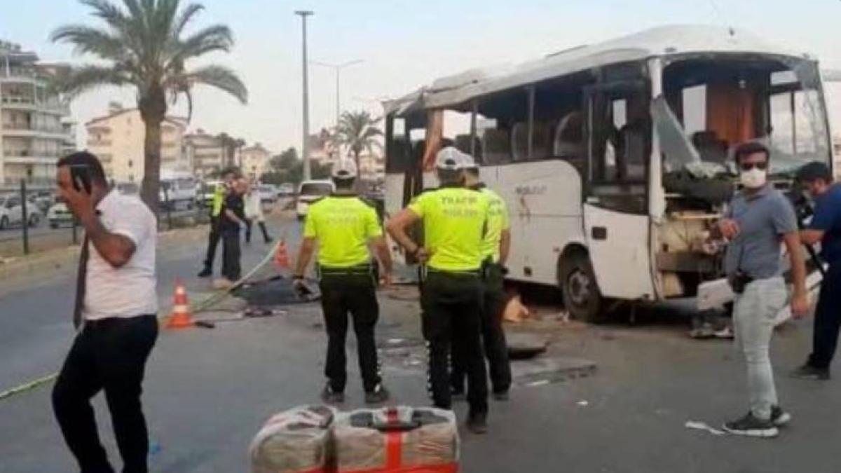 tragedie-in-turcia--un-autobuz-cu-turisti-s-a-rasturnat--trei-persoane-au-murit-pe-loc--iar-alte-16-au-fost-ranite