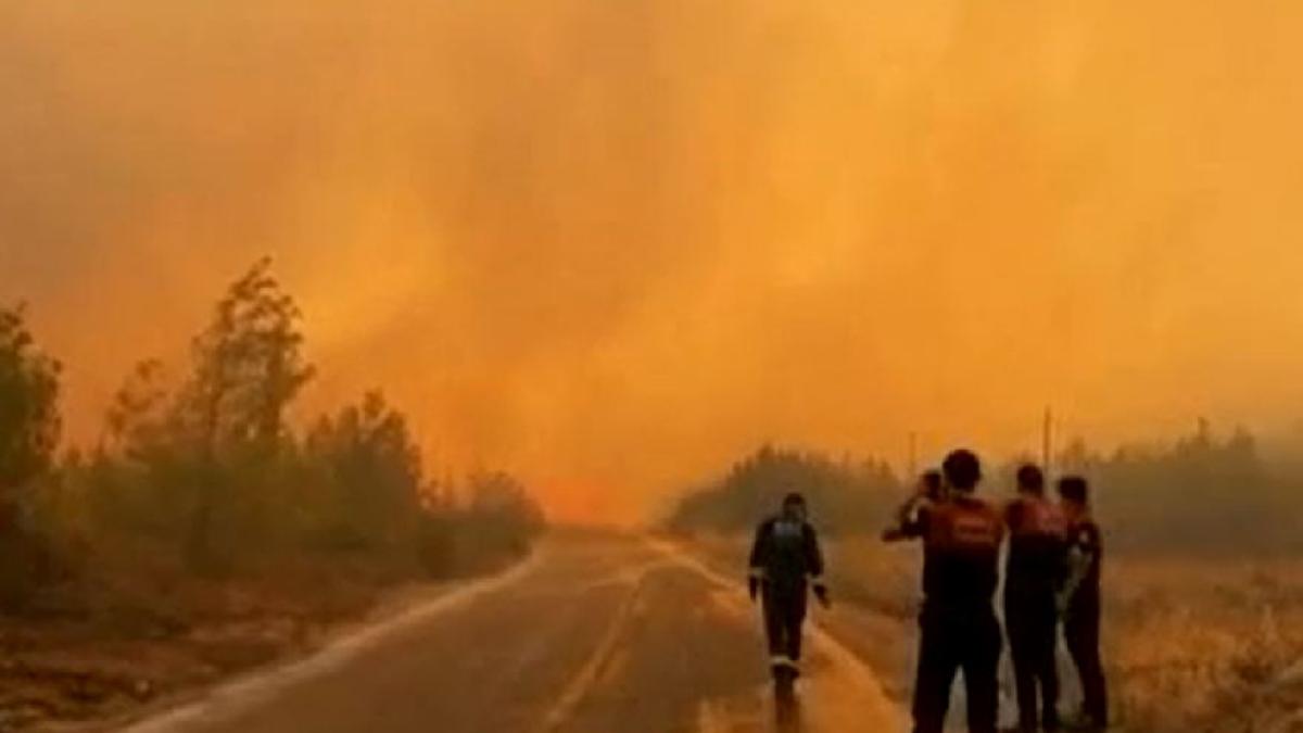 turcia--doua-persoane-au-murit-in-incendiile-de-vegetatie-devastatoare--sapte-focare-sunt-active