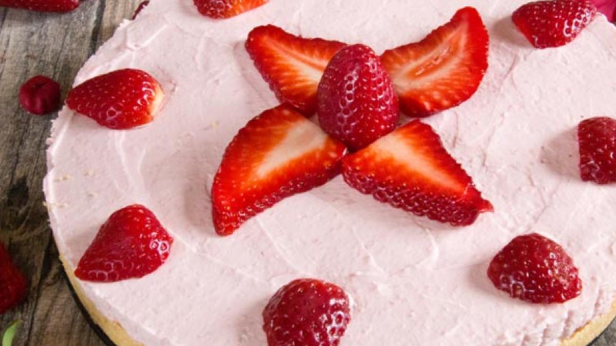 cheesecake-cu-capsuni-fara-coacere--desert-racoritor