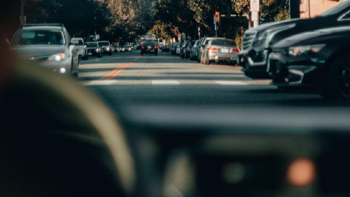 parcare_masini_strada_masini_parcate