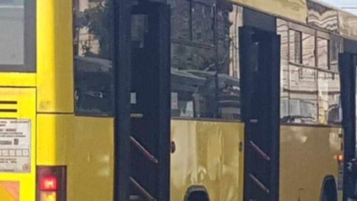 soferul-unui-autobuz-din-ploiesti-a-facut-infarct-la-volan--calatorii-disperati-au-sunat-la-112