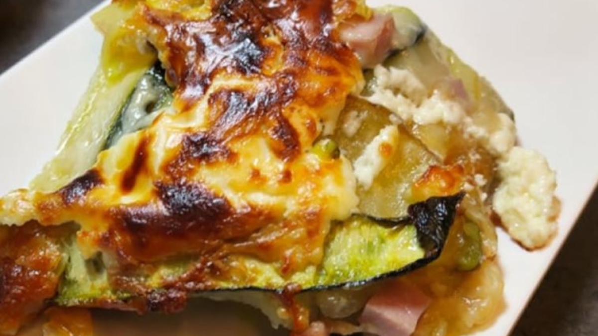 lasagna-cu-dovlecei-si-cartofi--un-pranz-usor-si-delicios--cu-doar-130-de-calorii