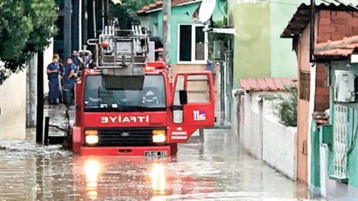 turcia--lovita-de-un-ciclon--cel-putin-5-persoane-au-murit-in-nordul-tarii--iar-alte-zeci-au-fost-ranite