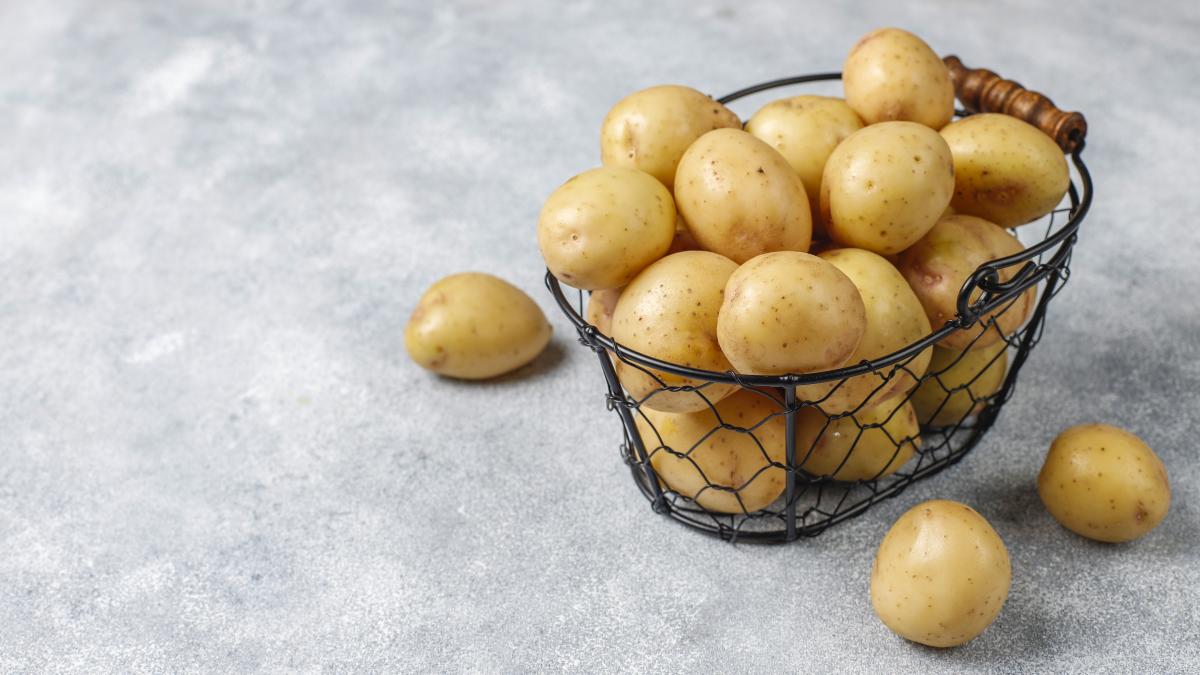 razuiti-cartofii-cruzi-si-adaugati-putina-apa--trucul-genial-cu-un-efect-spectaculos-in-doar-cateva-minute