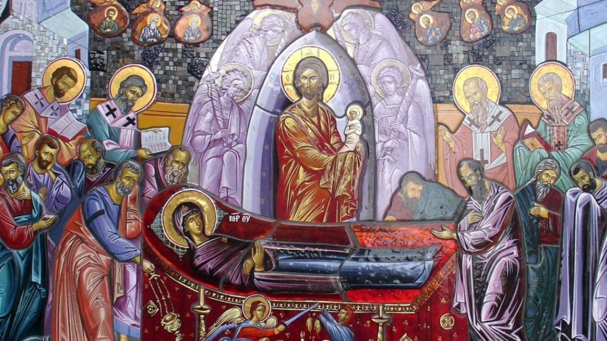 adormirea-maicii-domnului--praznuita-pe-15-august--daca-infloresc-trandafirii--atunci-toamna-va-fi-lunga--frumoasa-si-imbelsugata