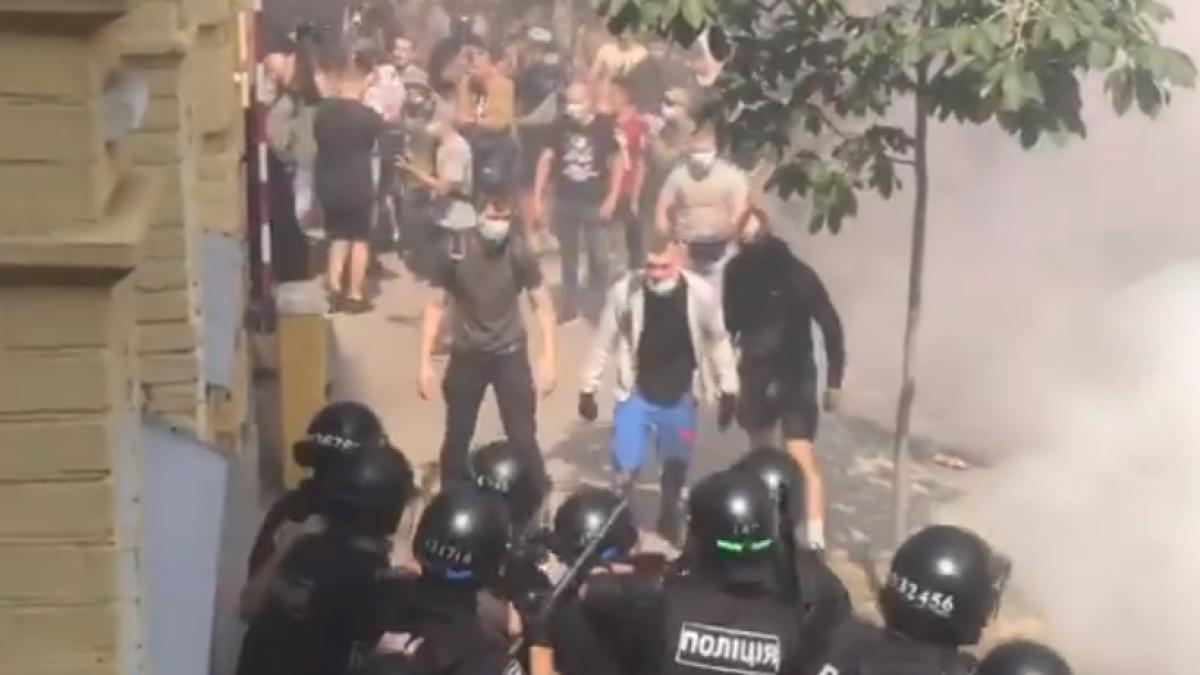 violente-ucraina-protest-volodymyr-zelensky