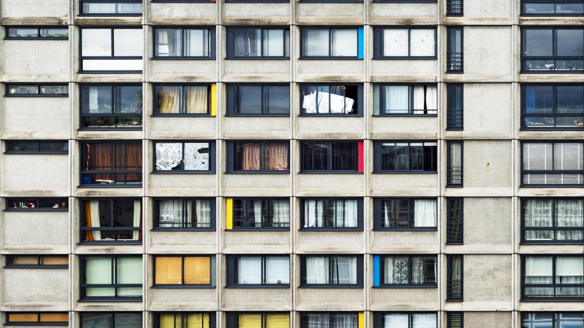 o-fetita-de-doi-ani-din-iasi-a-cazut-de-la-etaj--chiar-sub-ochii-mamei-sale