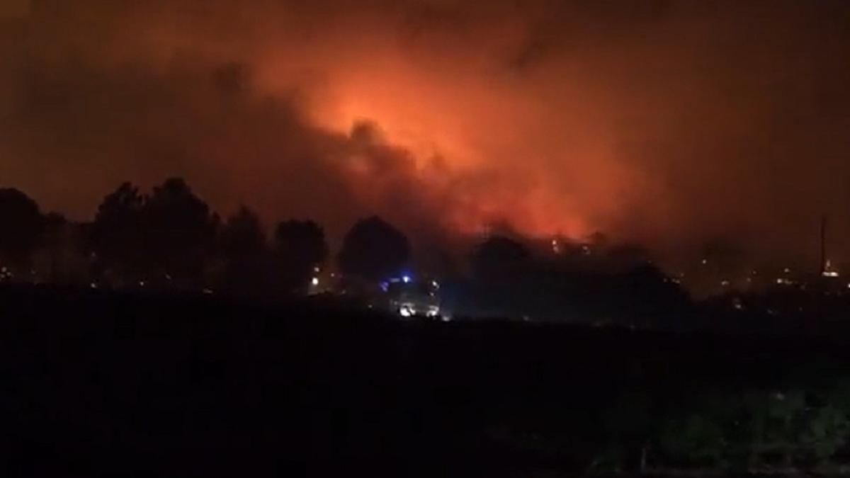 un-incendiu-de-vegetatie-de-proportii-a-lovit-franta--imagini-infioratoare-cu-cerul-de-un-rosu-stralucitor---video