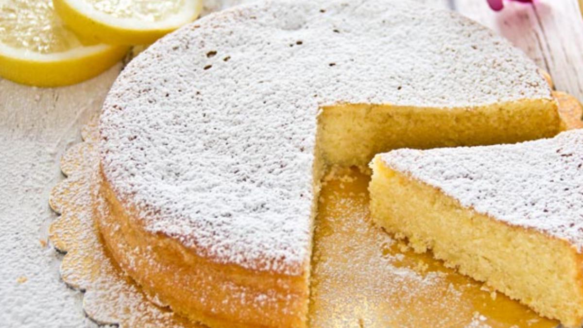 prajitura-cu-lamaie--un-desert-rapid-si-usor-de-preparat--cu-o-aroma-intensa-si-o-textura-moale