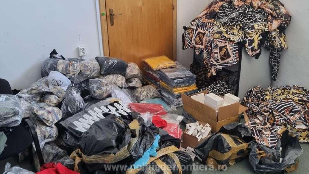 autocar--burdusit-cu-marfa-contrafacuta--oprit-vama-giurgiu--soferul-si-pasagerii--luati-la-intrebari