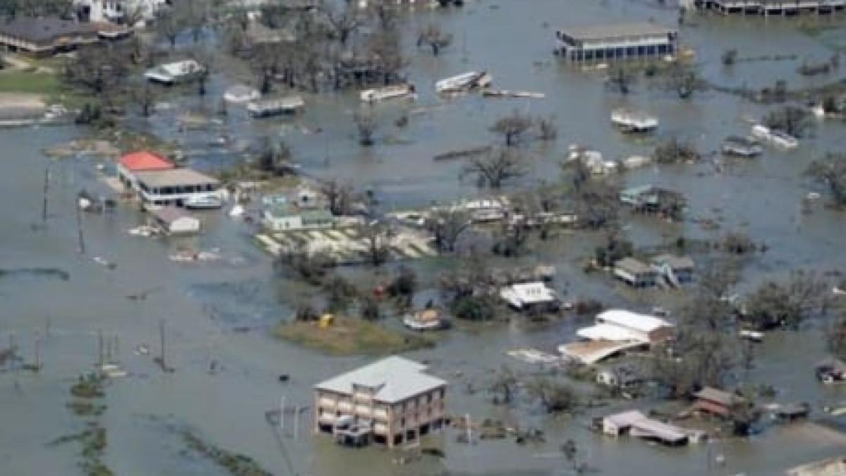 opt-moti-in-urma-inundatiilor-si-a-alunecarilor-de-teren--provocat-de-uraganul-grace-in-mexic