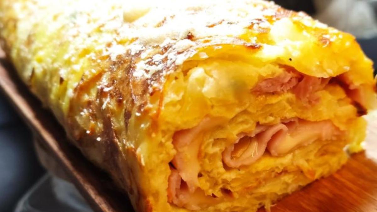 rulou-din-cartofi-umplut-cu-sunca--fara-unt-si-fara-faina--o-gustare-satioasa--cu-doar-200-de-calorii--ai-nevoie-neaparat-de-o-razatoare