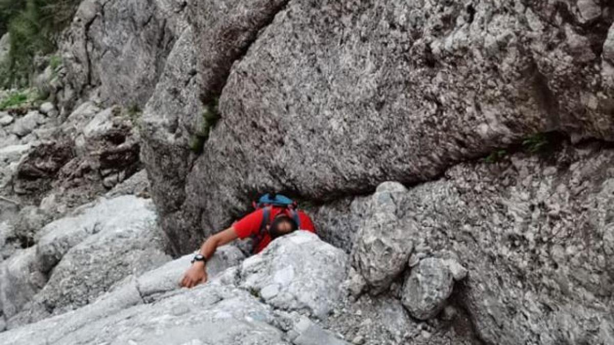 un-turist-s-a-ratacit-pe-traseul-piatra-arsa---poiana-stanii--salvamontistii--apel-catre-cetateni