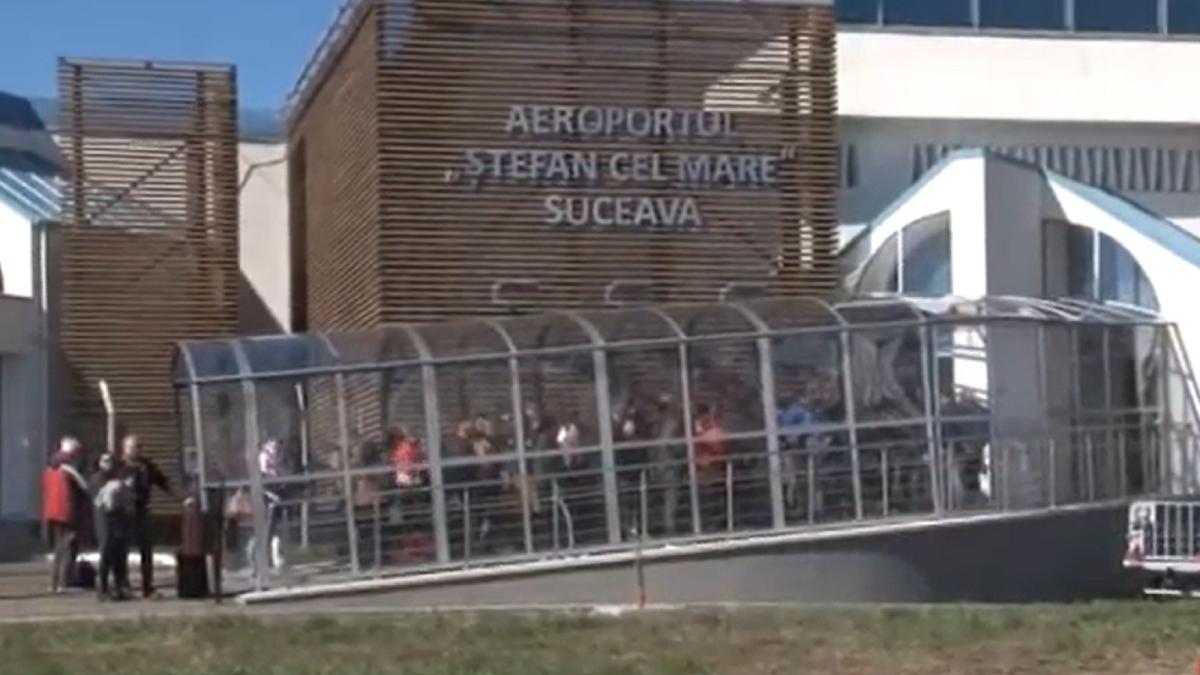 cum-au-ajuns-doi-romani-la-avion-fara-sa-treaca-de-niciun-filtru--incident-bizar-de-securitate-pe-aeroportul-suceava