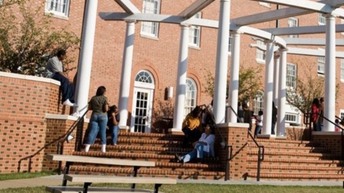 o-universitate-a-exmatriculat-238-de-studenti-pentru-ca-au-refuzat-sa-se-vaccineze-anti-covid-19