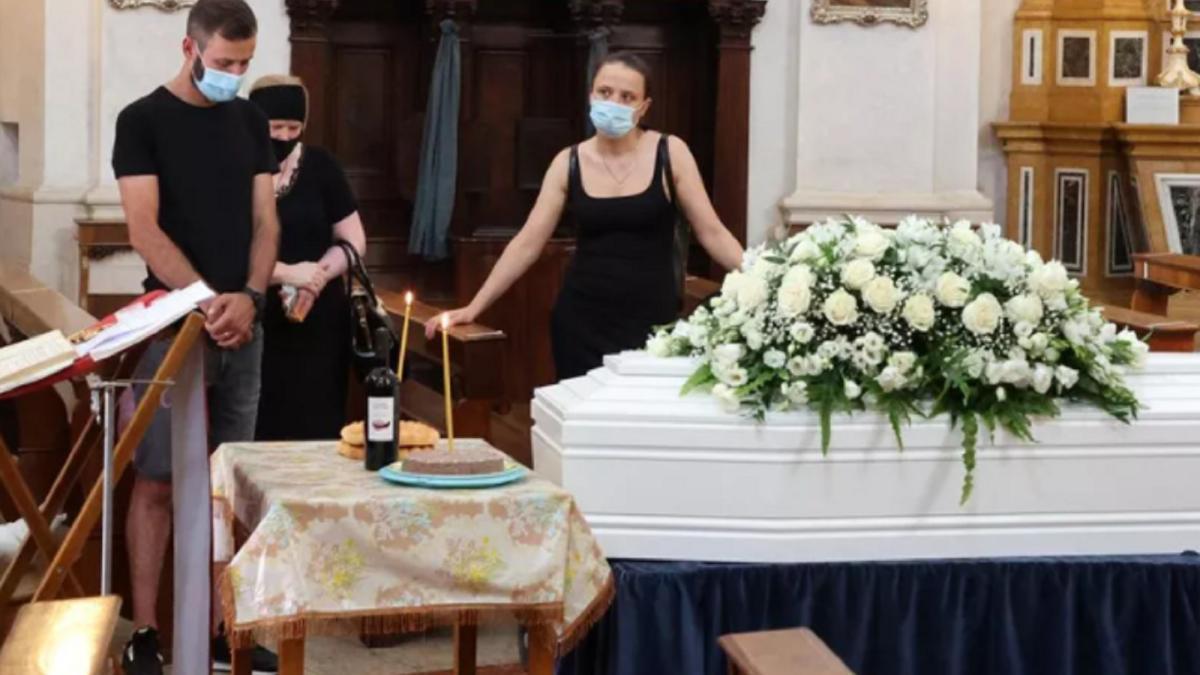 italia--micuta-andreea-a-fost-condusa-pe-ultimul-drum-o-durere-enorma-o-drama-cumplita