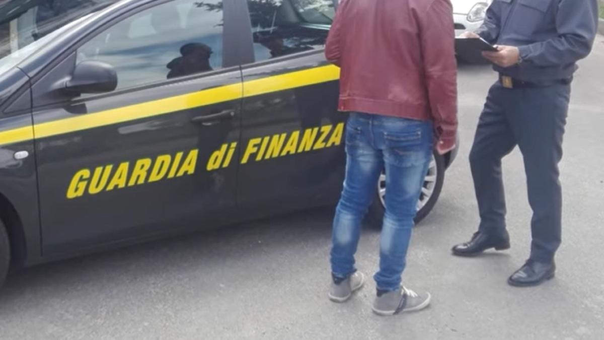 italia--romani--inselatorie-de-sute-de-mii-de-euro--cum-actionau-ca-sa-obtina-usor-somaj-sau-indemnizatii