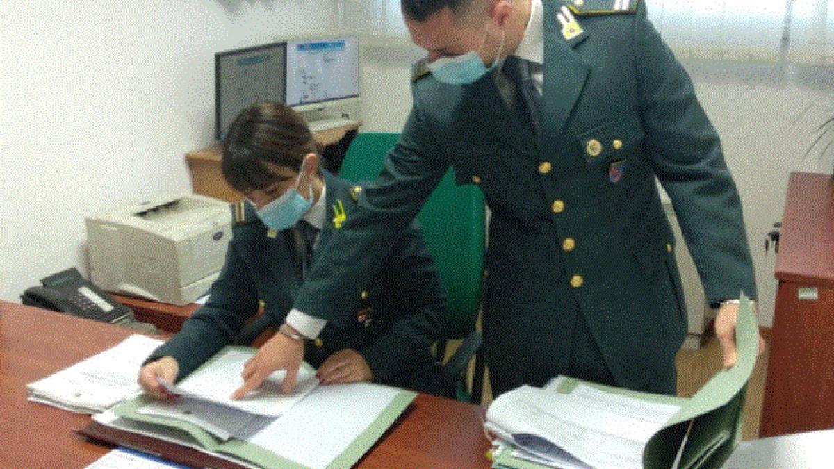 italia--sase-romani-au-fraudat-statul-cu-44-000-de-euro-dupa-ce-au-primit--ilegal--venit-de-cetatenie