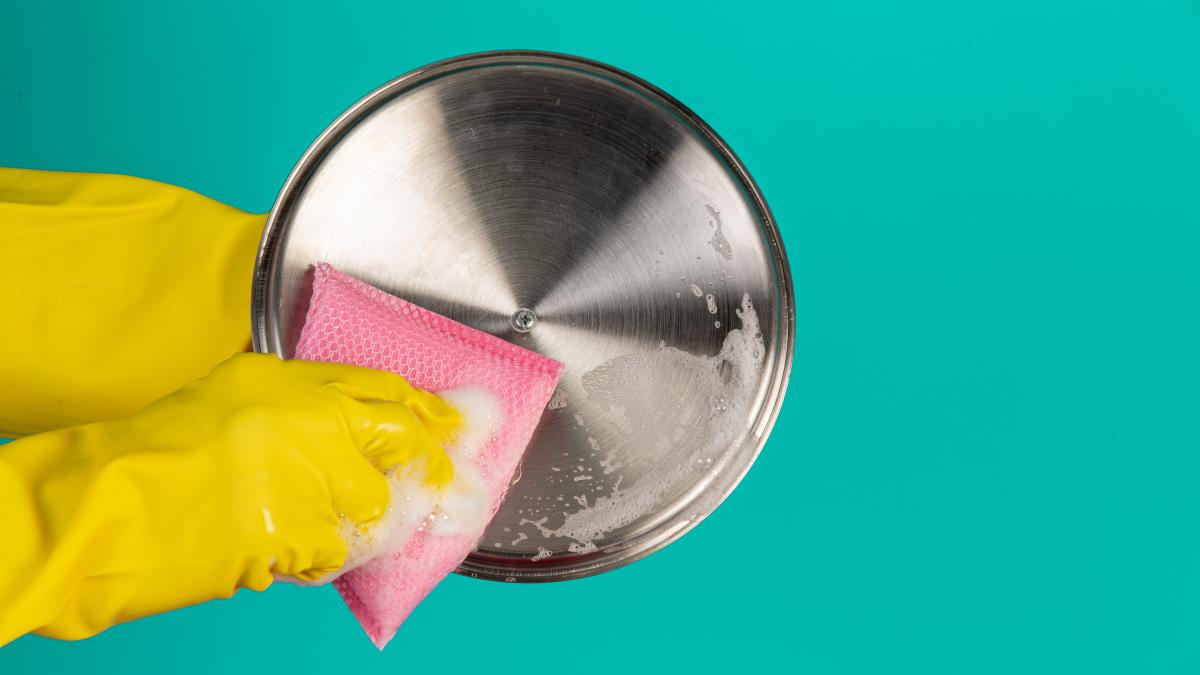 pune-bicarbonat-de-sodiu-si-un-strop-de-otet--va-dura-cateva-minute--dar-rezultatul-este-impecabil