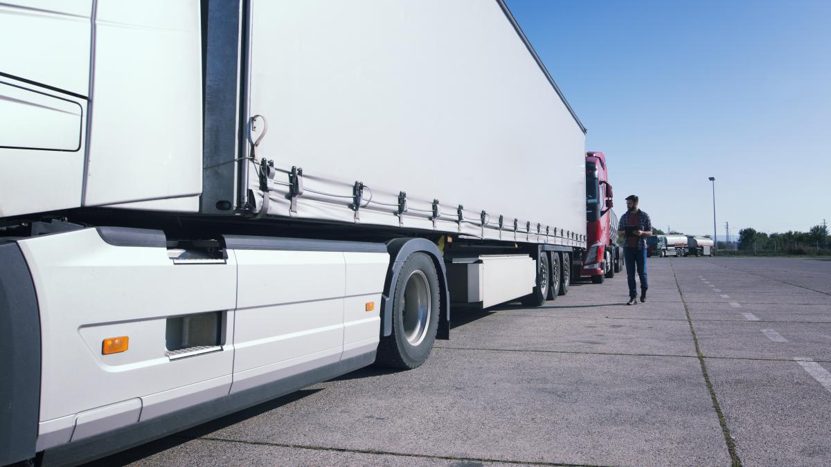 italia--cinci-copii--gasiti-in-camionul-a-doi-soferi-romani-de-tir--au-stat-doua-zile-fara-apa-sau-mancare--prc-e2prc-80prc-9ejur-ca-nu-stiam-ca-sunt-la-bordprc-e2prc-80prc-9d