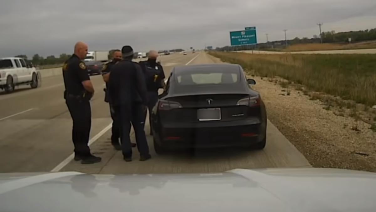 sofer-tesla-dormind-la-volan