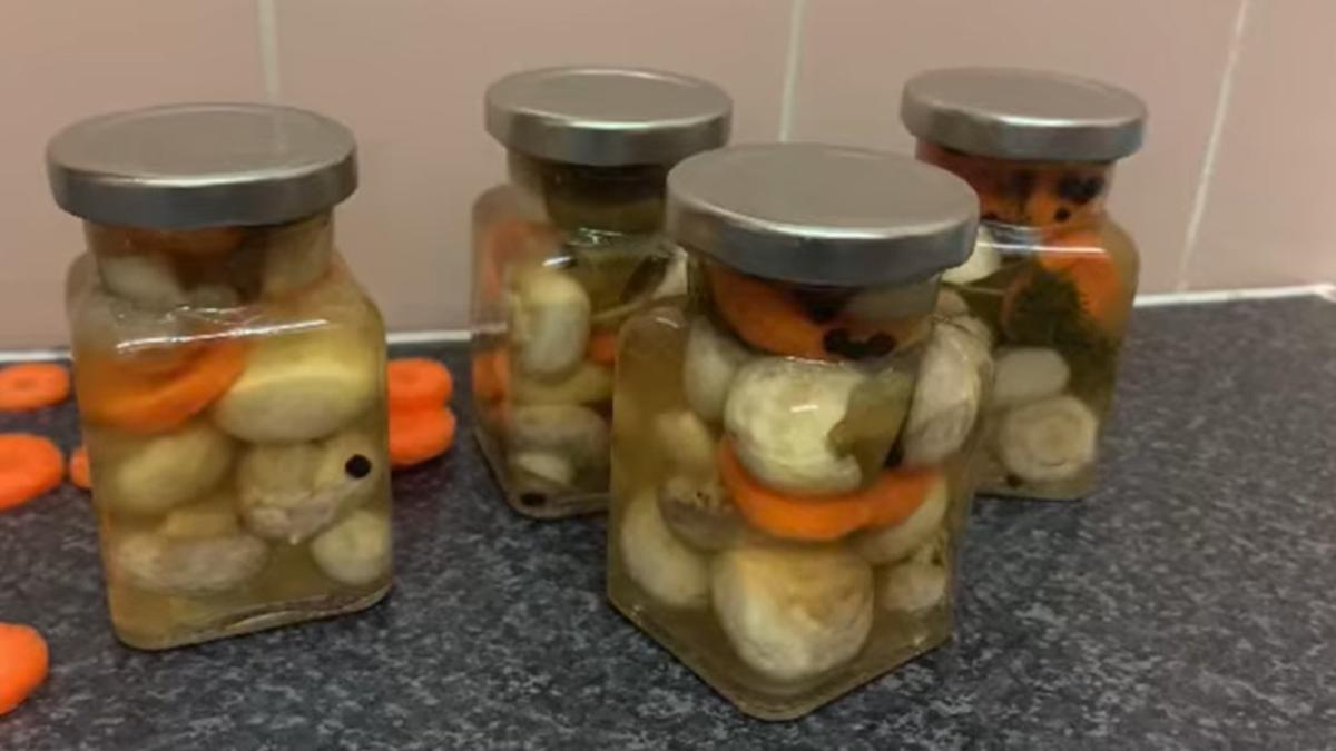 ciuperci-murate--reteta-clasica-a-bunicii--testata-in-timp-am-aflat-secretul-muraturilor-care-raman-tari-peste-iarna