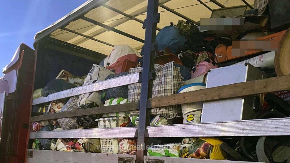 tir-incarcat-cu-15-tone-de-deseuri-textile-aduse-din-germania--oprit-la-intrarea-in-romania