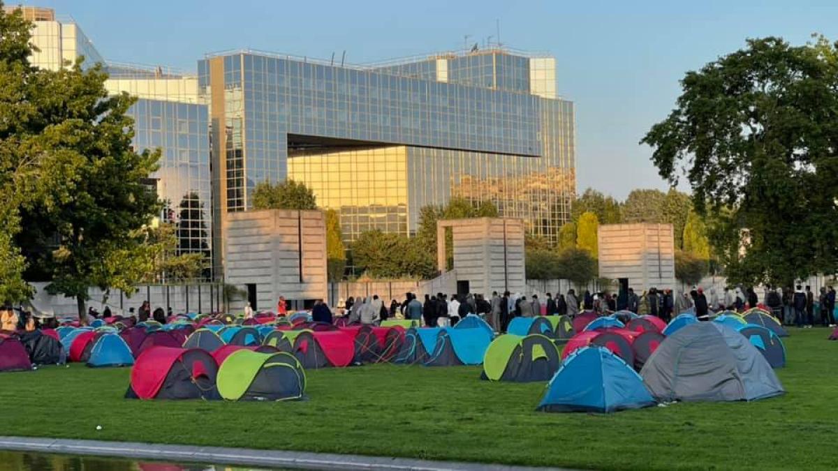 tabara-migranti-franta-collectif-requisitions