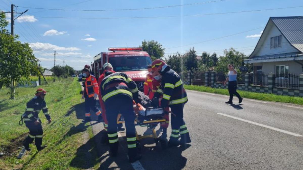 o-soferita-de-74-ani-a-intrat-cu-masina-intr-un-cap-de-pod-in-judetul-neamt--doua-victime--preluate-de-medici