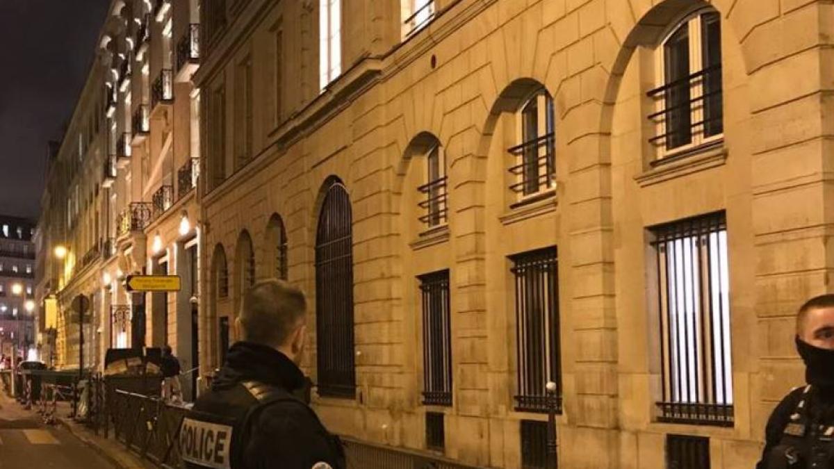 franta--magazin-din-centrul-parisului--jefuit--hotii-au-furat-bijuterii-in-valoare-de-10-milioane-de-euro