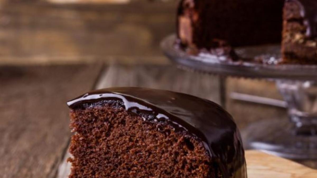 tort-ciocco-cola--un-desert-original-si-extrem-de-delicios-aveti-nevoie-de-un-pahar-de-coca-cola